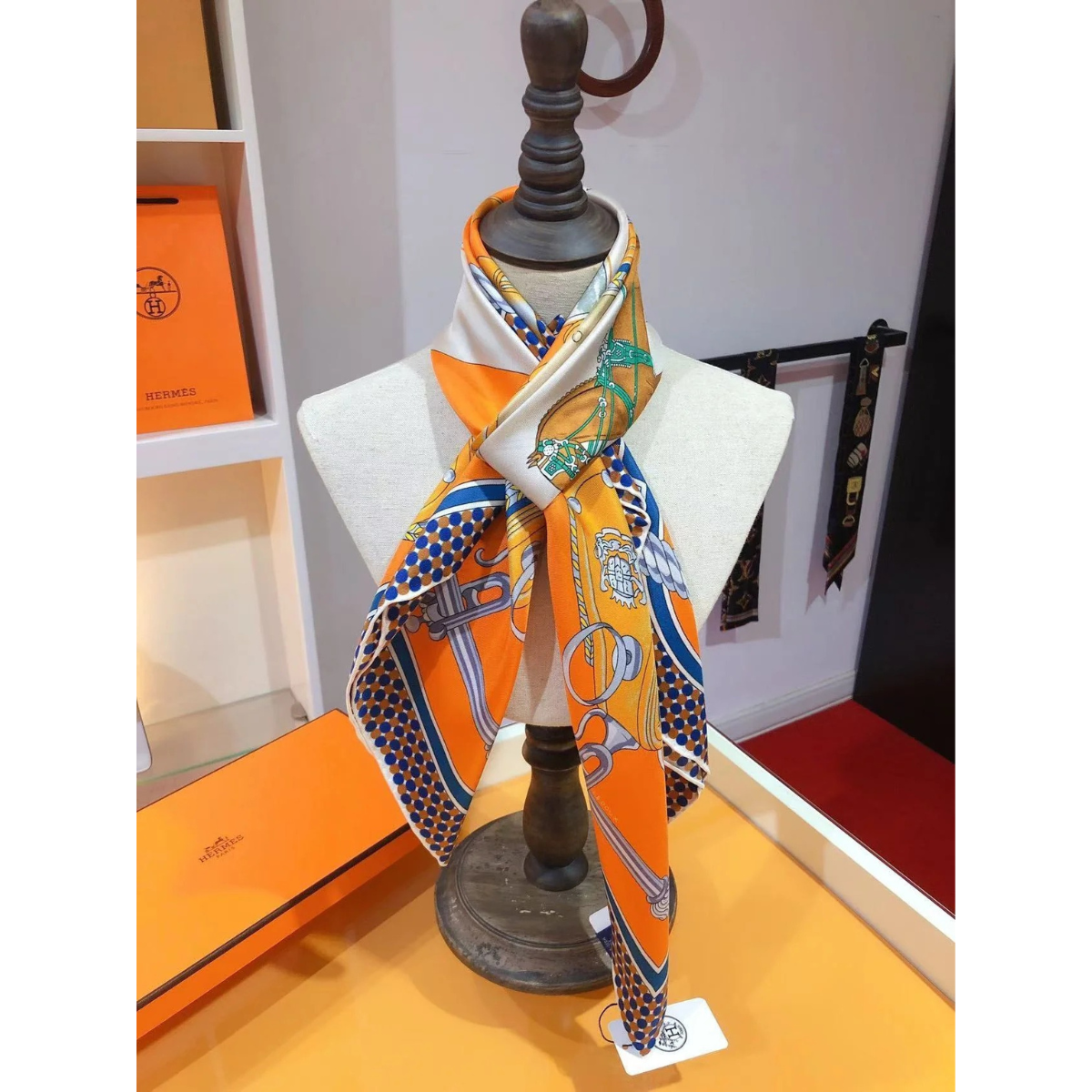 🎁 Foulard Herm*s (100% off)